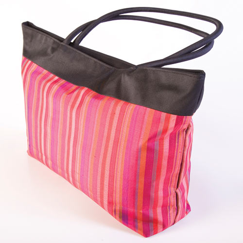 Item 008 : Battambang : Coloured silk panels (both sides) with matching coloured flexible handles. Internal open and zipped pockets. Metal zip to close.